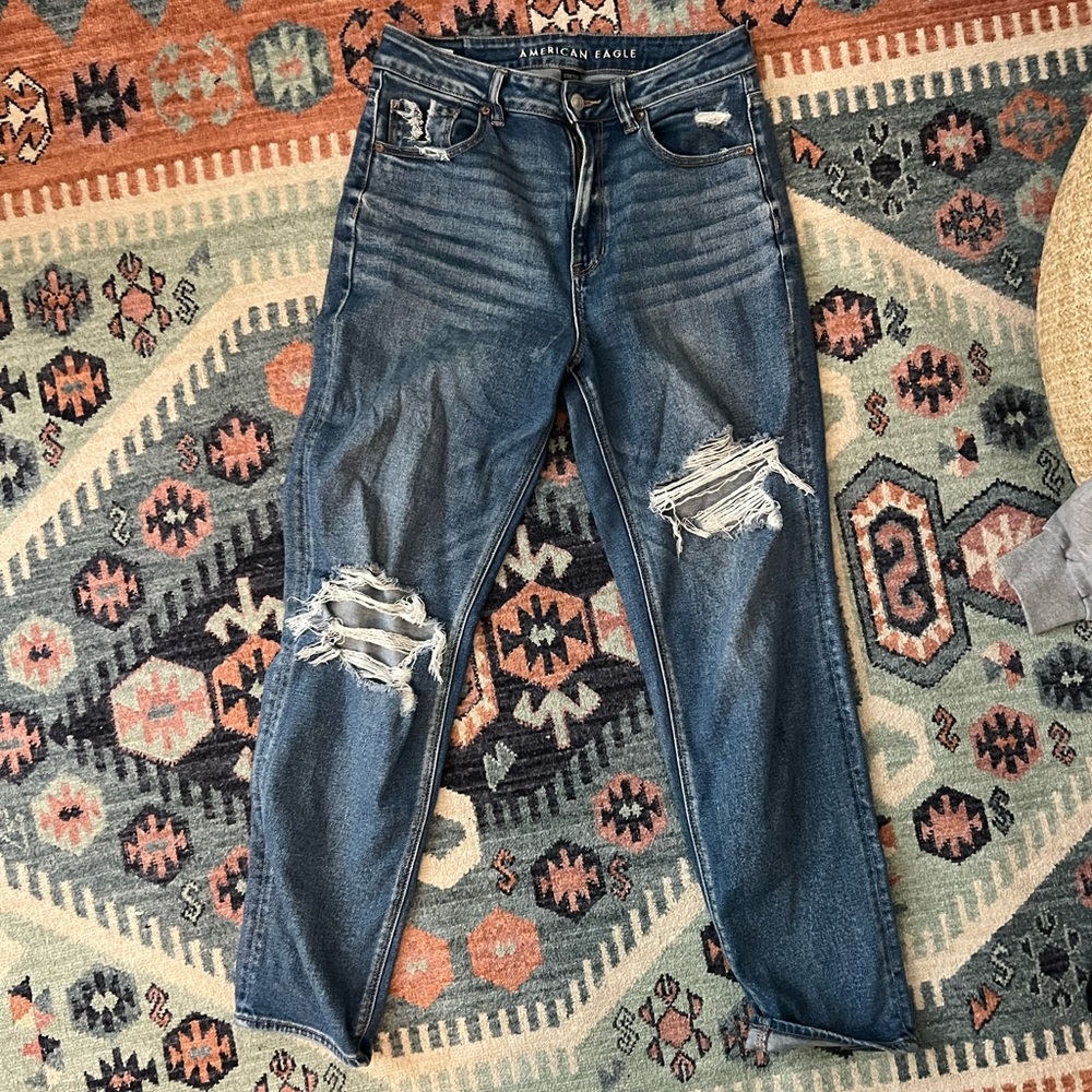 American eagle dark wash strech mom straight jean